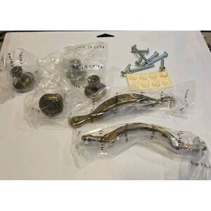 Set of 6 Brass Tone drawer pulls and Knobs With Screws